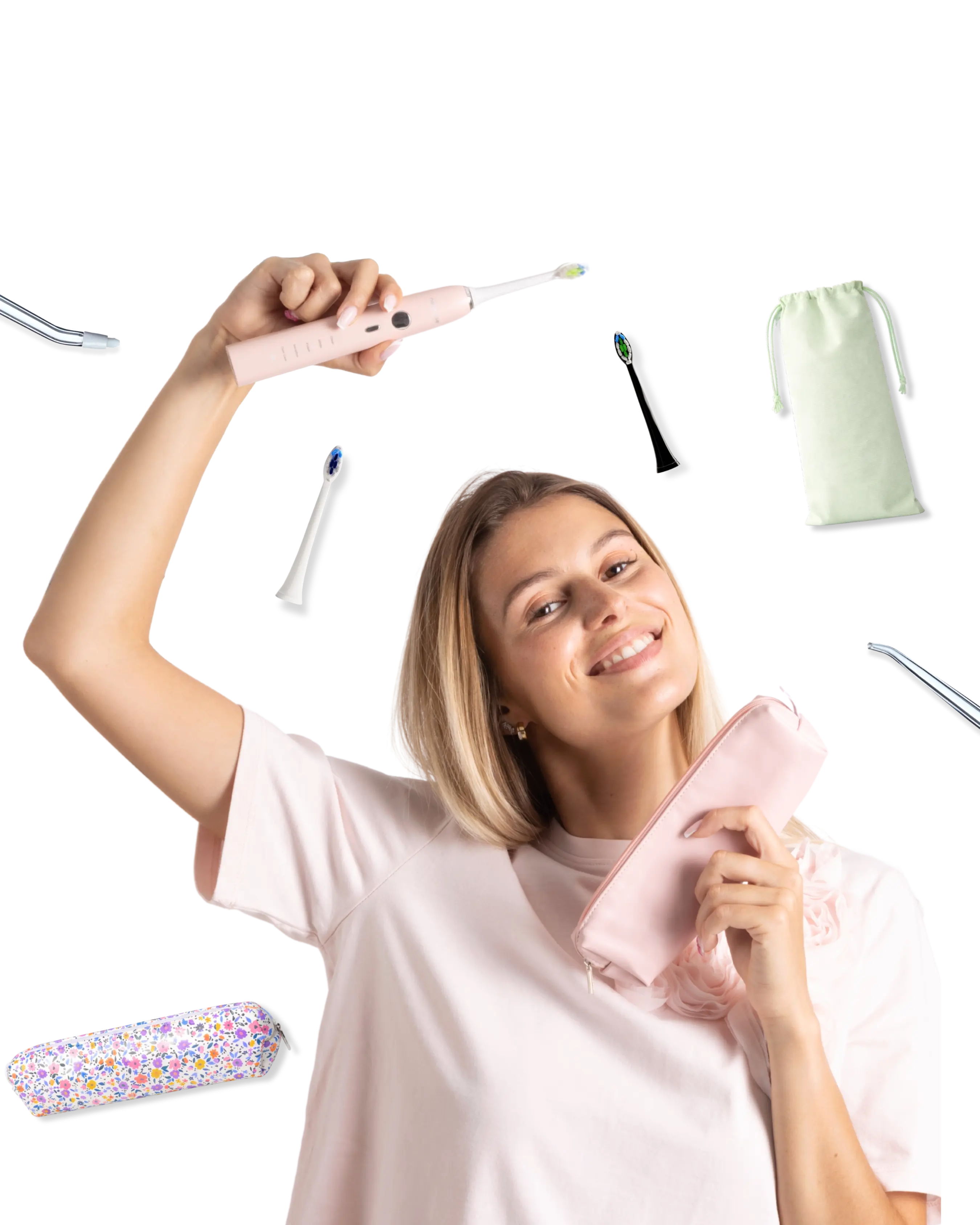 Femme souriante tenant une brosse à dents électrique sonique NEOSONIC rose avec sa trousse assorti